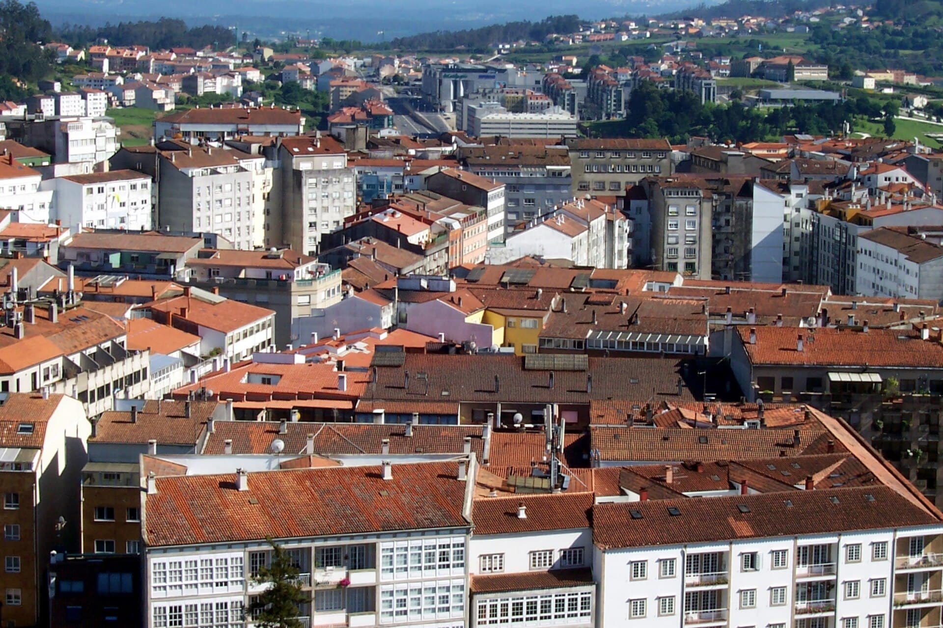 Vista aérea del Ensanche de Santiago, con manzanas de viviendas de la ciudad nueva